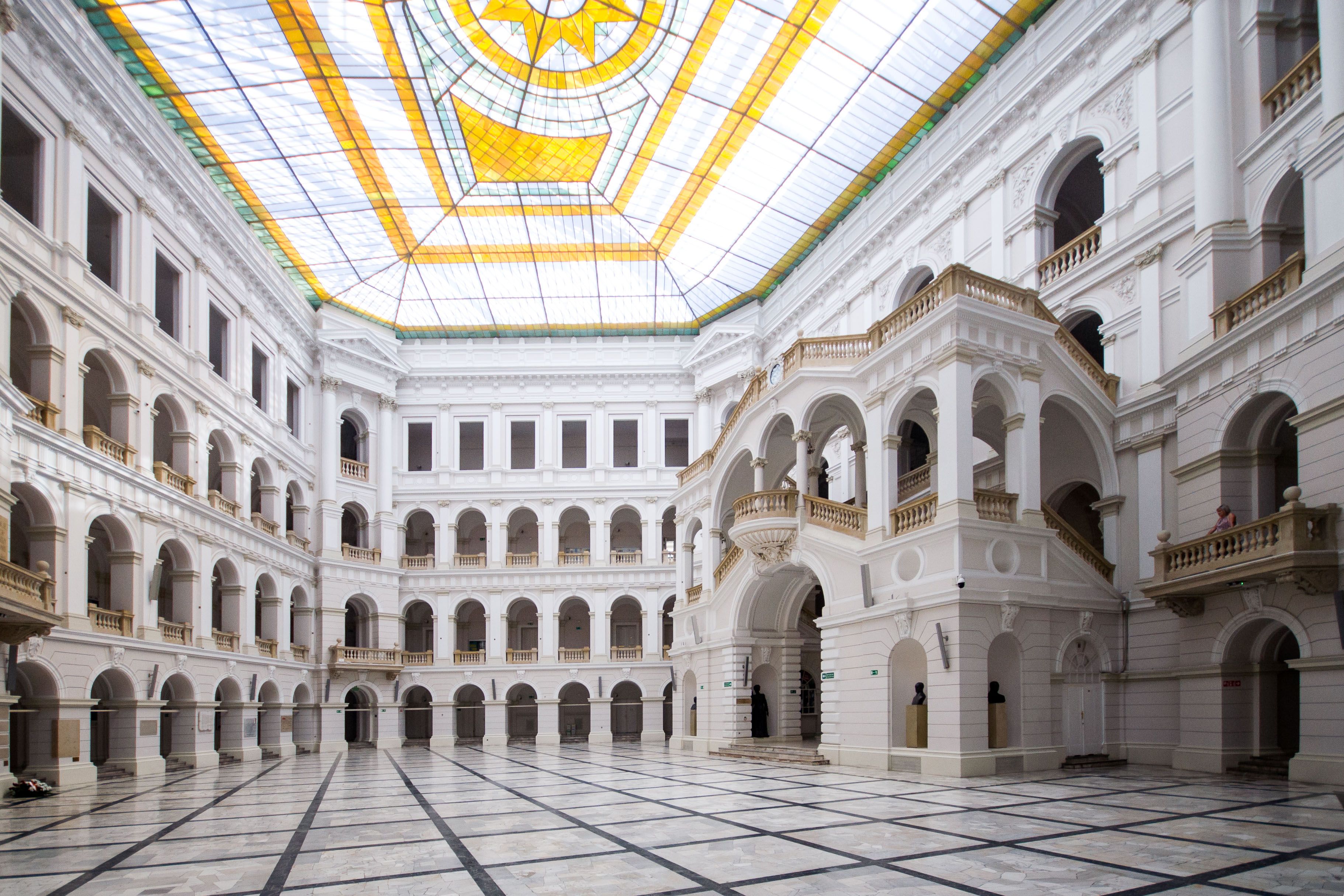 Warszawa,_Gmach_Główny_Politechniki_Warszawskiej_DZolopa_2022-08-18_091102_1165.jpg