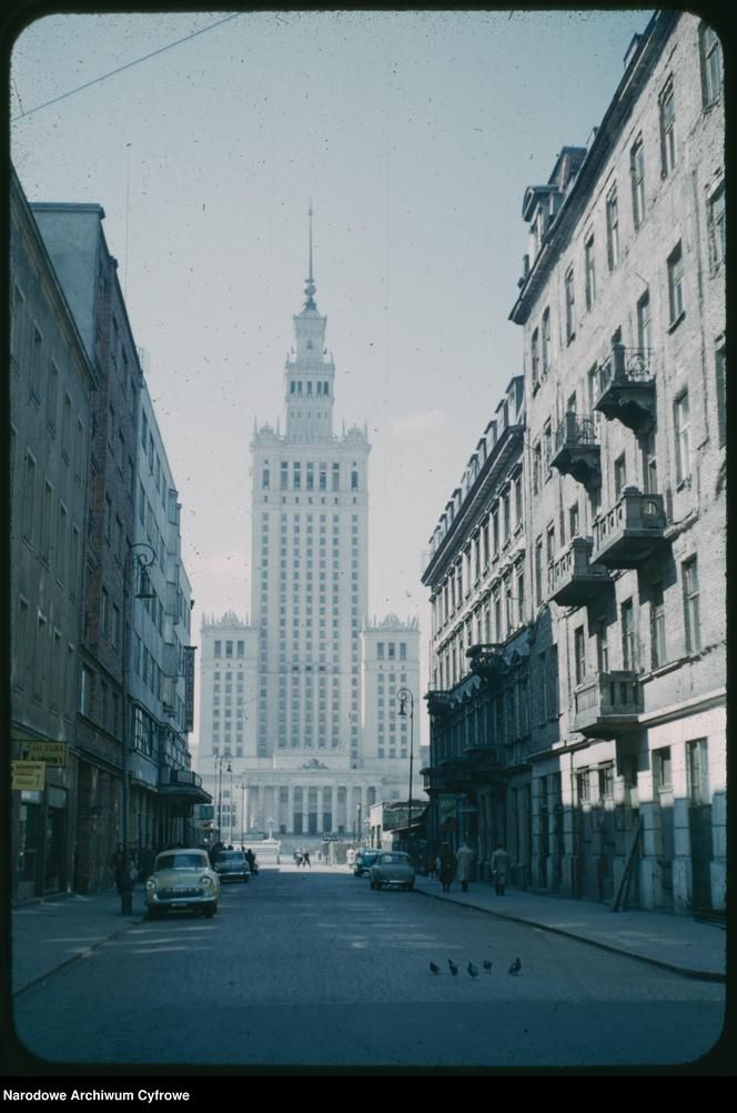 gf-KGrL-CngZ-RzBQ_czysty-palac-kultury-i-nauki-w-warszawie-zobacz-stare-zdjecia-tak-wygladal-bez-warstwy-brudu-664x0-nocrop.jpg